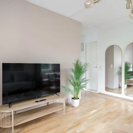 Stylish 1br With Private Sauna & Balcony Daire *