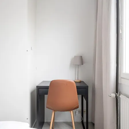 Daire Stylish 1br With Private Sauna & Balcony