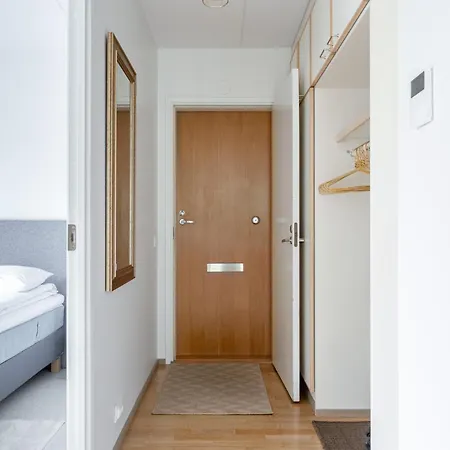 Daire Stylish 1br With Private Sauna & Balcony