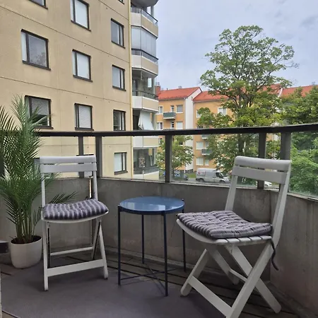 Stylish 1br With Private Sauna & Balcony *